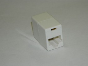 Соединительный модуль RJ-45(8p8c) на RJ-45(8p8c),  компактный  размер (ВхШхД 22х16х31мм)/ белый
