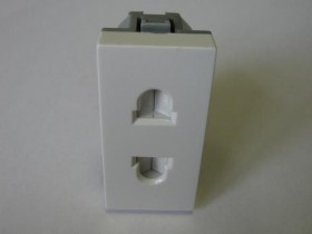 Розетка модульная 220В, с з/к и шторками 45х25,5мм, белая F3 (серия F)
